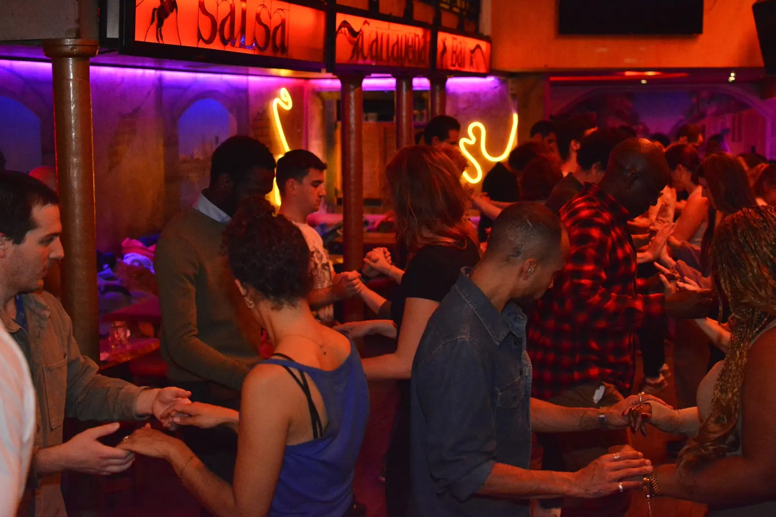 Salle du Cartagena Salsa Bar au centre de Bruxelles
