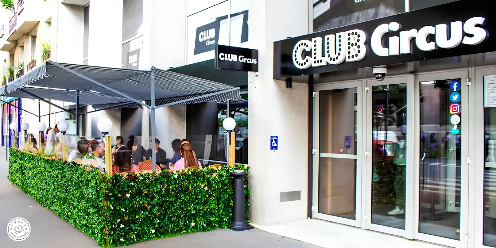 Bar élégant du Club Circus Paris dans le 16e arrondissement